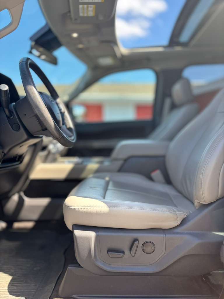 2020 Ford Expedition XLT - Photo 6