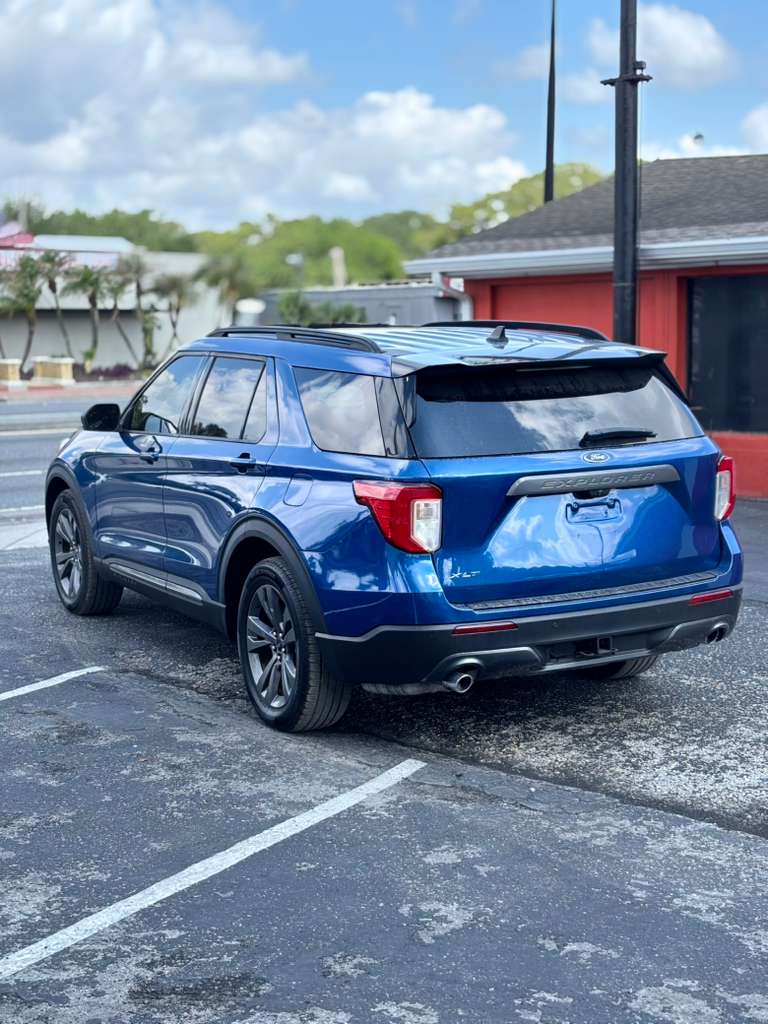 2021 Ford Explorer XLT - Photo 4