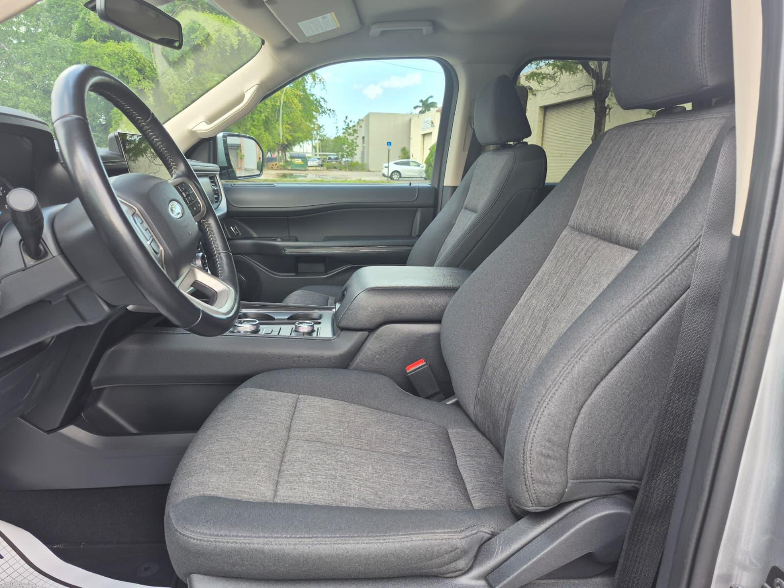 2025 Toyota Corolla Cross LE - Photo 6