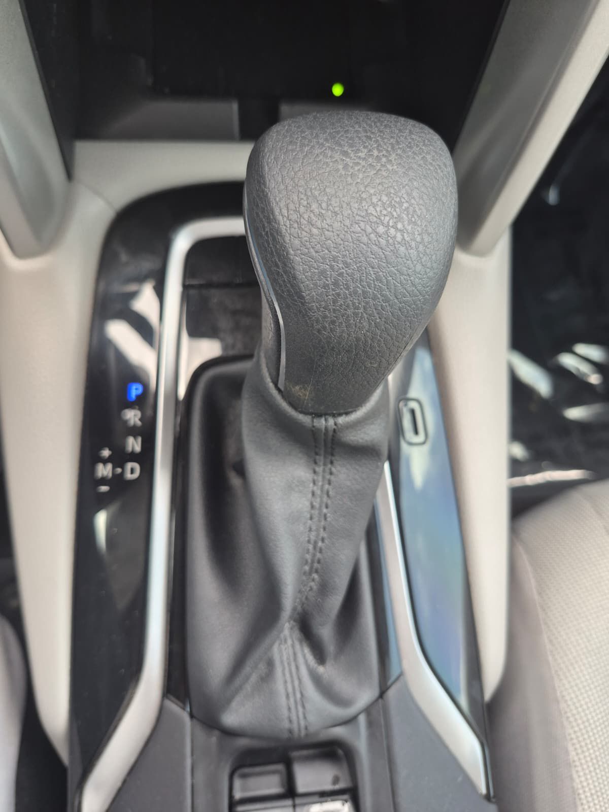 2025 Toyota Corolla Cross LE - Photo 8