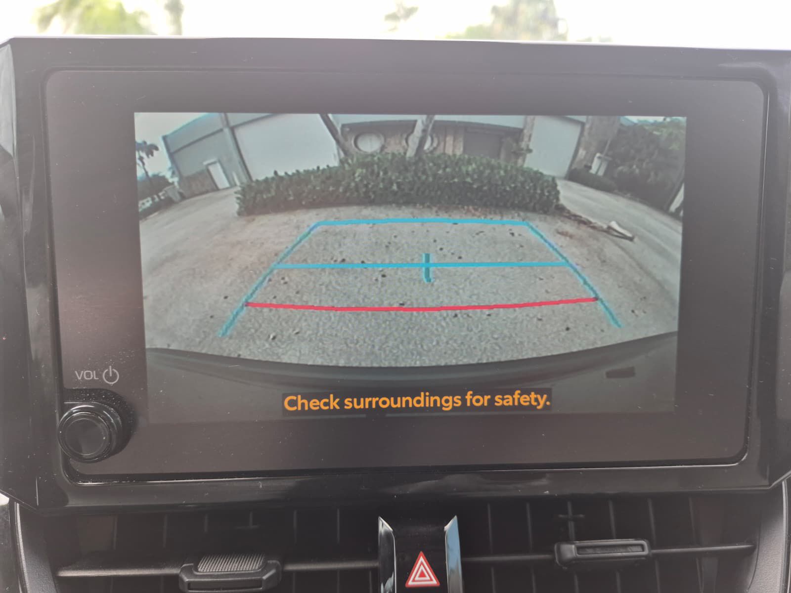 2025 Toyota Corolla Cross LE - Photo 10