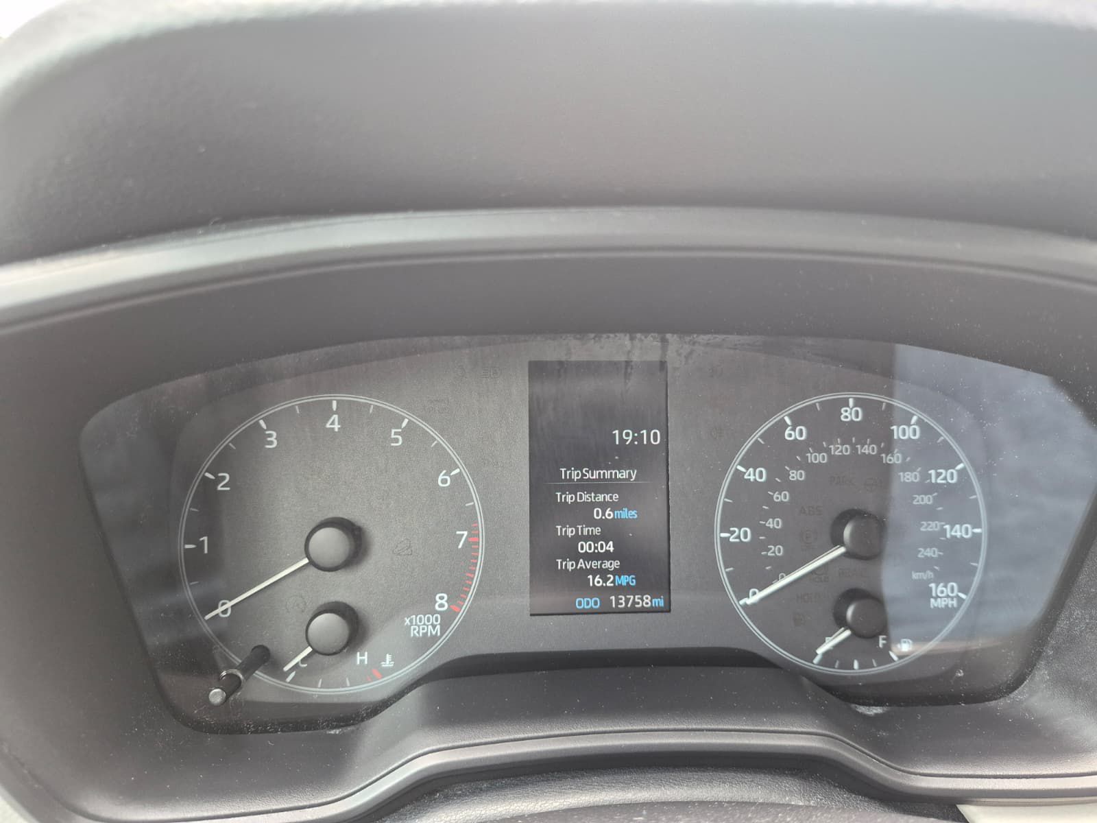 2025 Toyota Corolla Cross LE - Photo 11